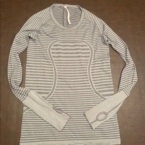 Lulu Lemon long sleeve grey top
